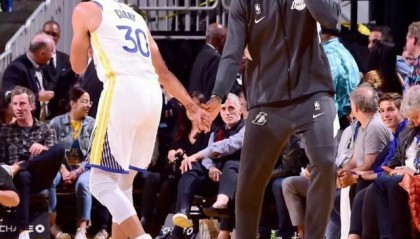 东西部竞争格局差别大！绿军一枝独秀 詹库杜互撕